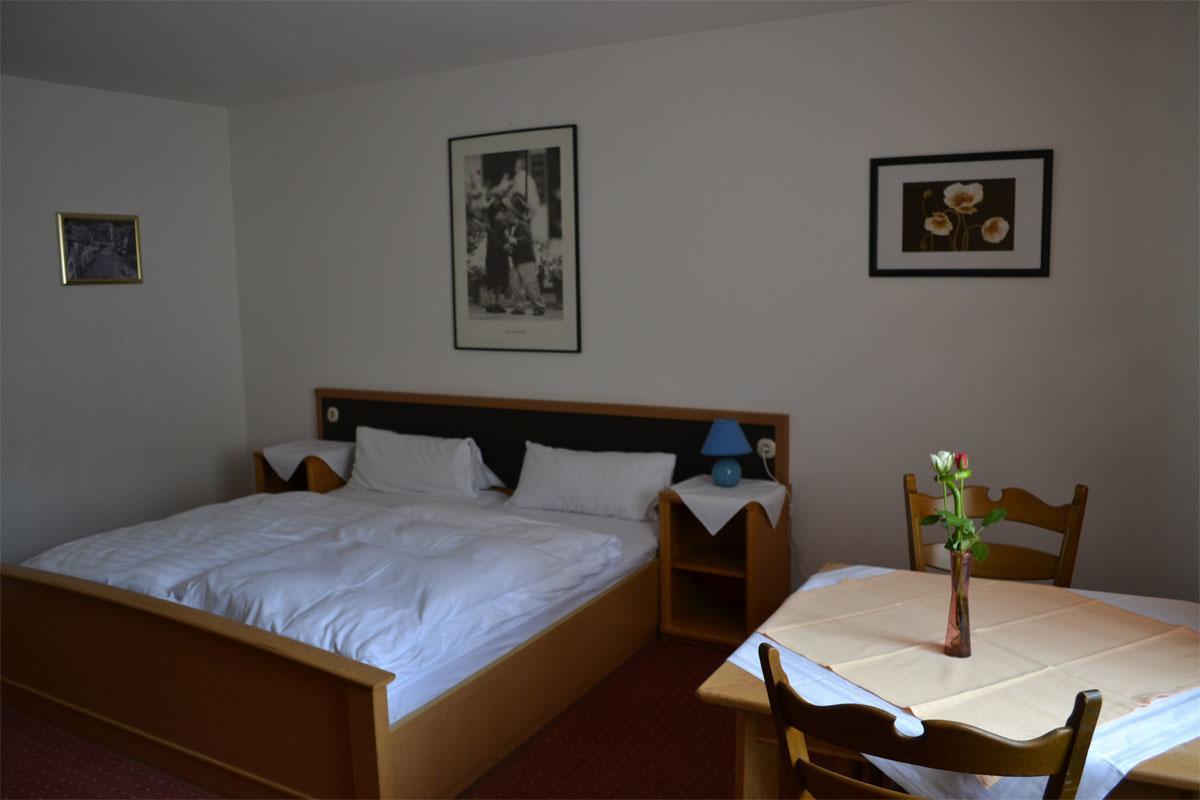 Hotel Zum Taunus Eppstein エクステリア 写真