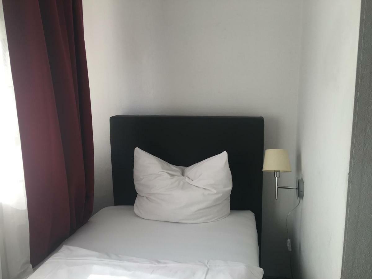 Hotel Zum Taunus Eppstein エクステリア 写真