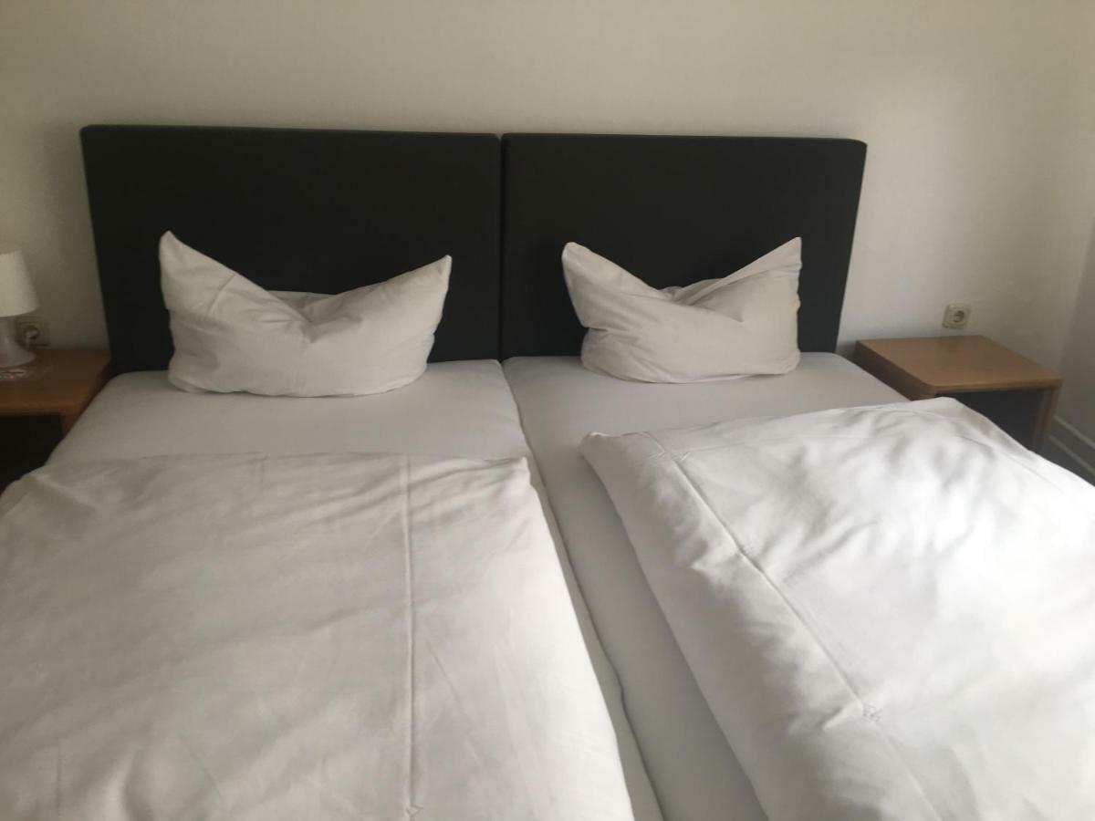 Hotel Zum Taunus Eppstein エクステリア 写真